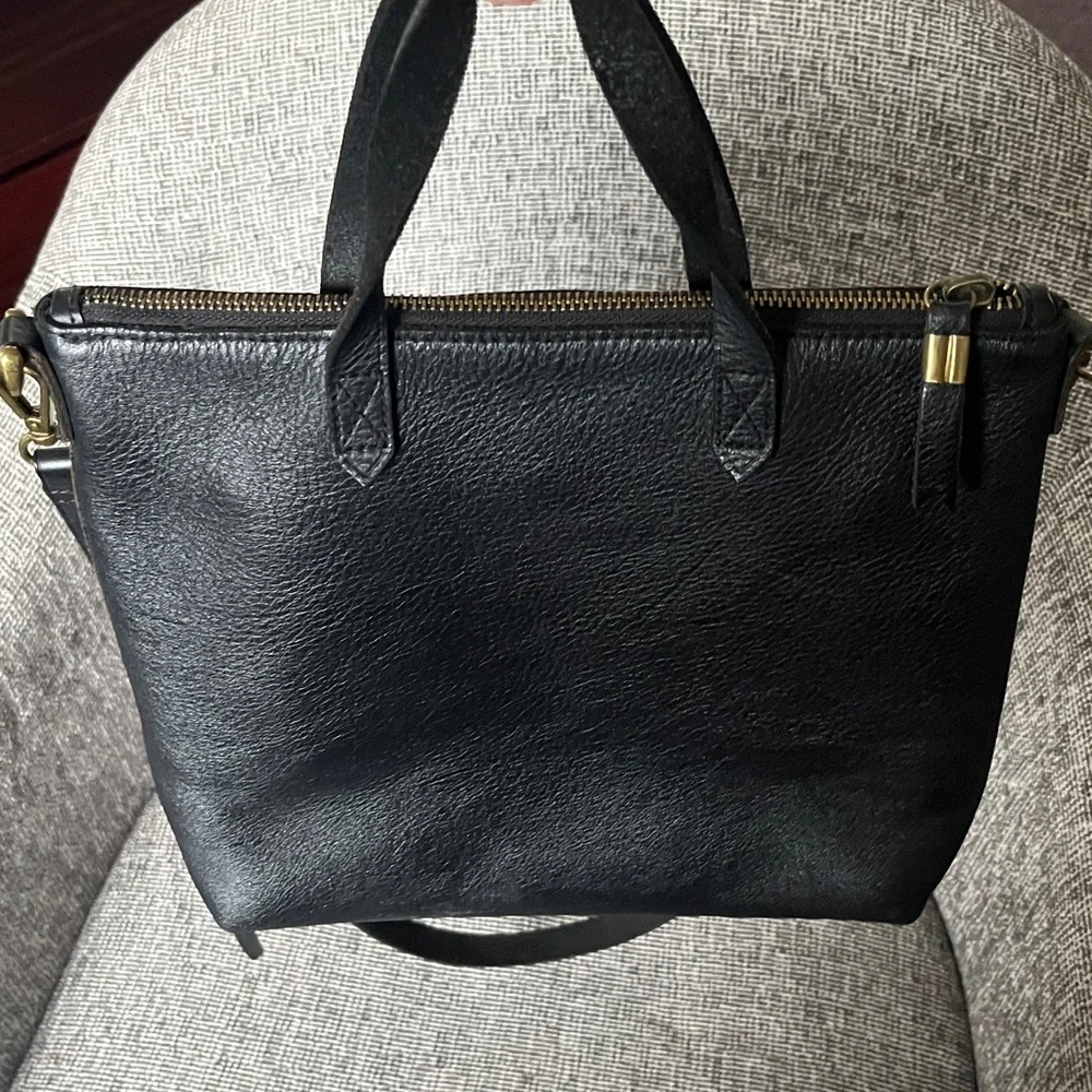 Madewell Crossbody Leather Zip-Up Medium Tote - Picture 11 of 16